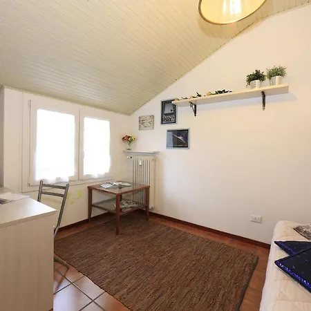 Sleeps 4 * Desenzano del Garda